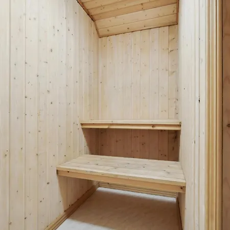 Lovely In With Sauna 펜션 티스테드